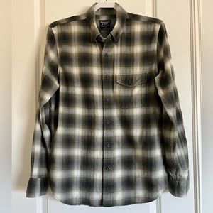Abercrombie & Fitch Men’s Medium Lightweight Flannel Shirt (Olive Plaid)